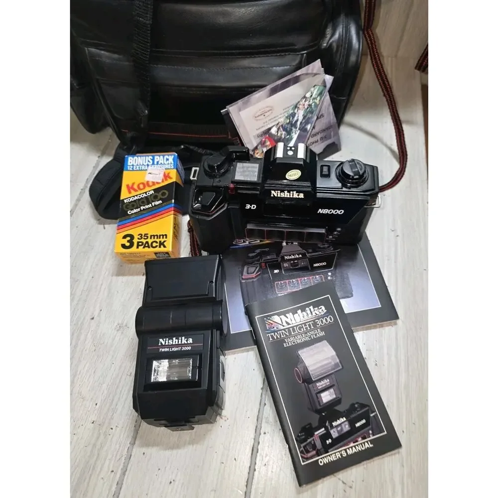 Nishika N8000 Camera 35mm Quadrascopic 3D Lenticular Flash Case Manual Kit